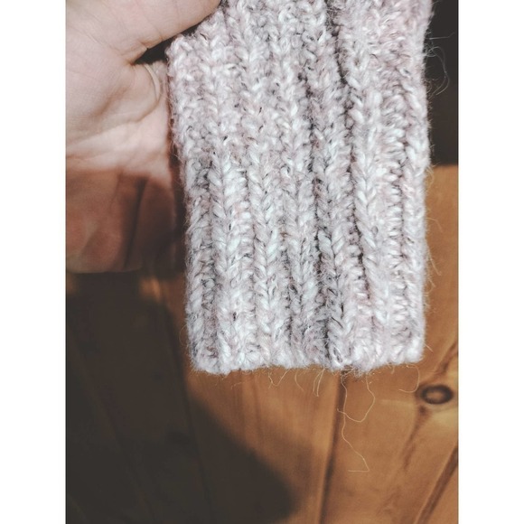 Abercrombie and Fitch light pink knit turtle neck sweater size XS - Picture 4 of 7